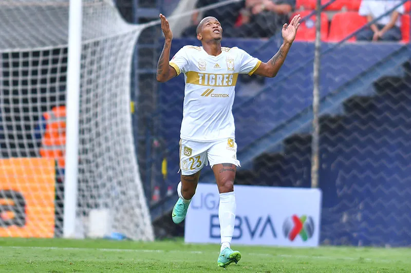 Quiñones festeja su tanto en el Alfonso Lastras