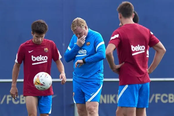 EFE Koeman en un entrenamiento del Barça