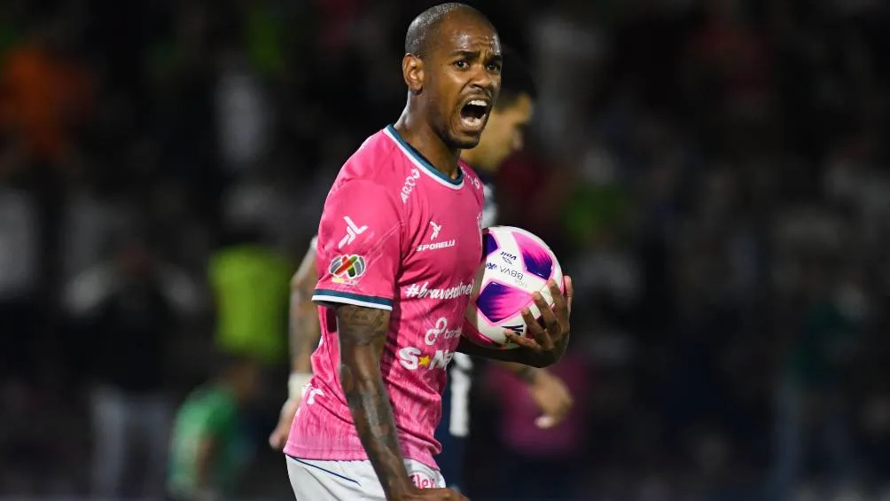 Diego Rolán festejando el primer gol de Juárez