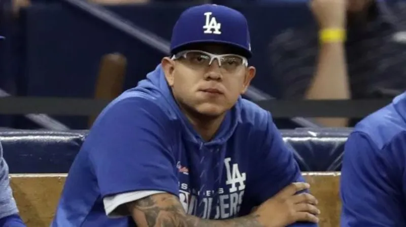 AP Urías tiene un defecto en el ojo izquierdo