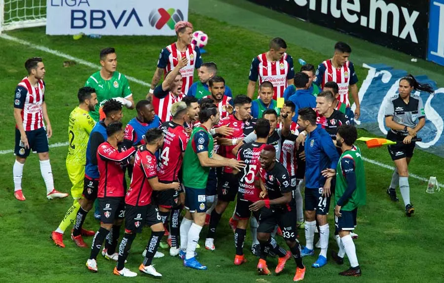 Conato de bronca tras el gol de Rocha