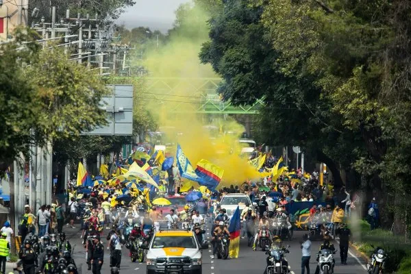 Afición azulcrema en las calles de la Ciudad de México