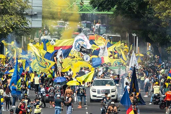 Las aficiones llenaron de colorido Calzada de Tlalpan