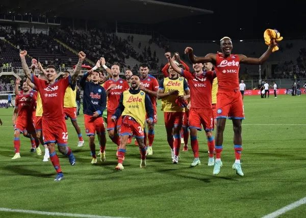 Los Napolitanos celebran triunfo ante el Fiorentina