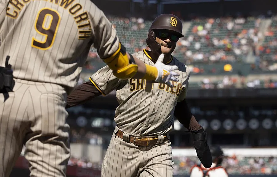 AP Trent Grisham es felicitado por Jake Cronenworth tras anotar