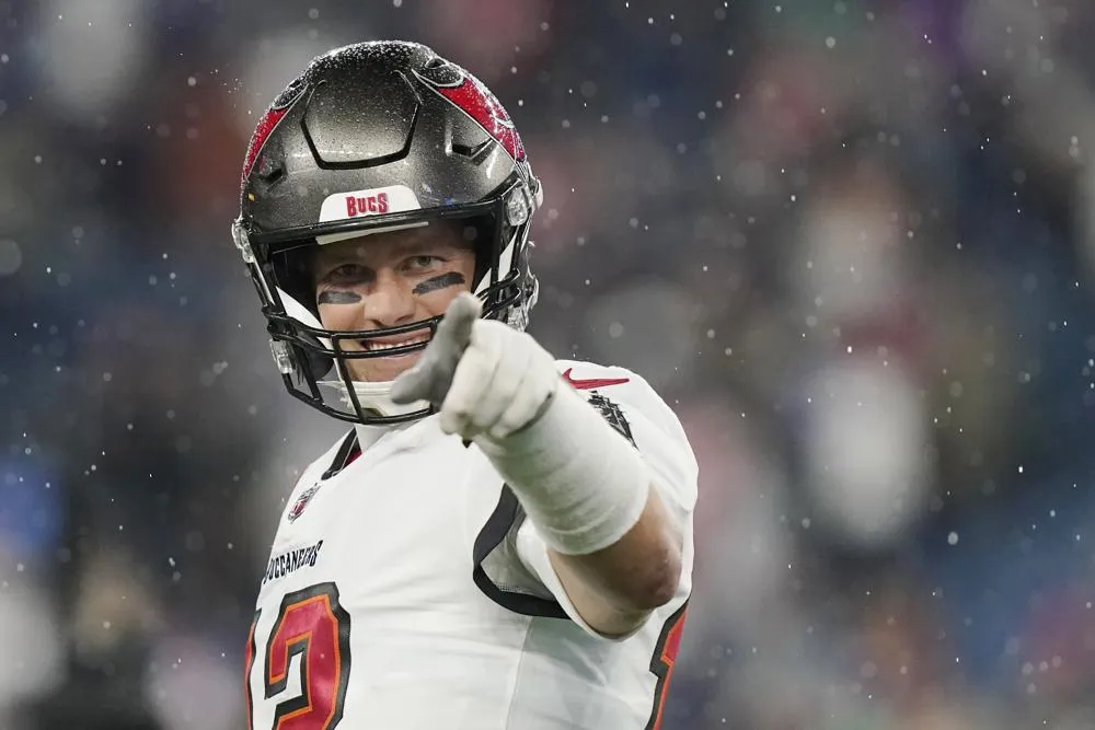 Brady en juego ante los Pats