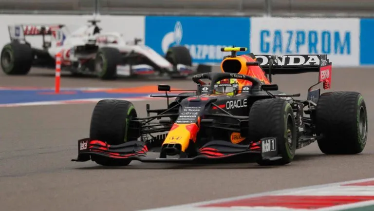 EFE Checo Pérez en prueba de calificación en GP de Rusia