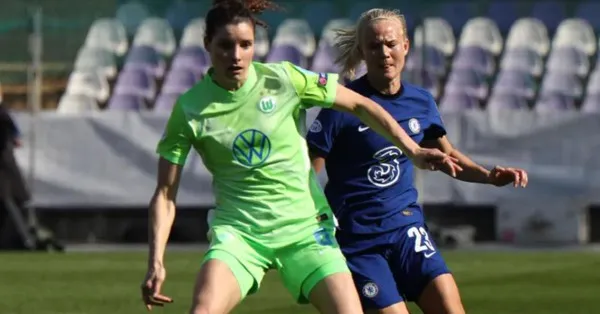 Jugadoras de futbol en acción