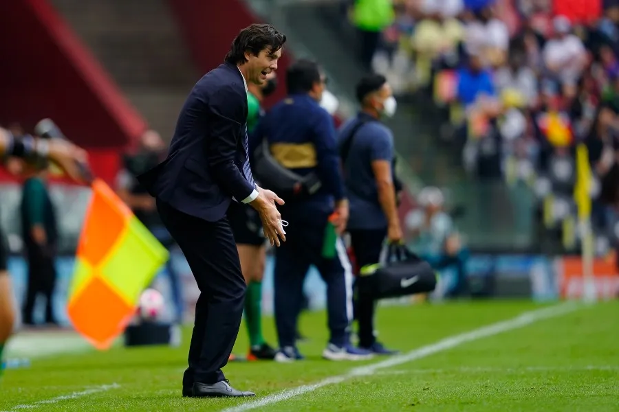 Santiago Solari durante un partido con América