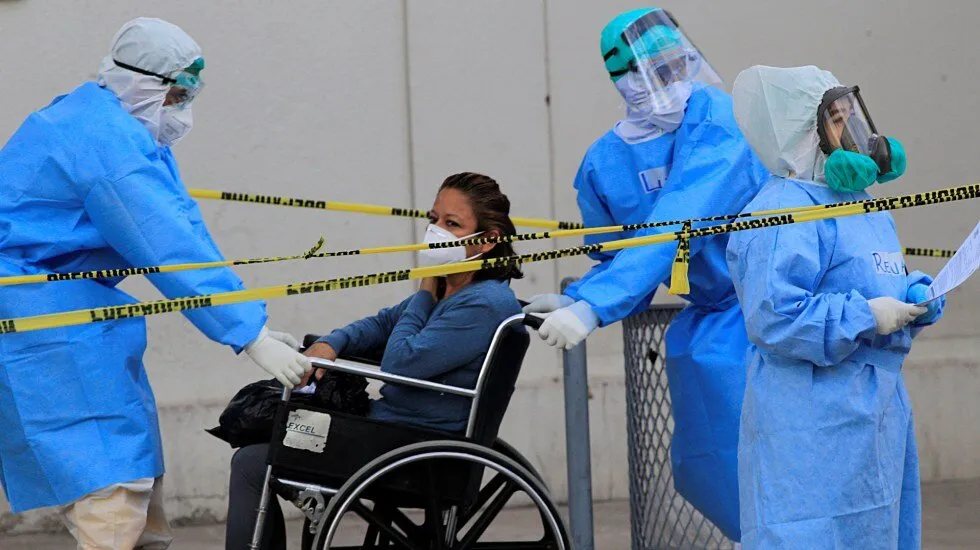 ESPECIAL Persona siendo atendida en México