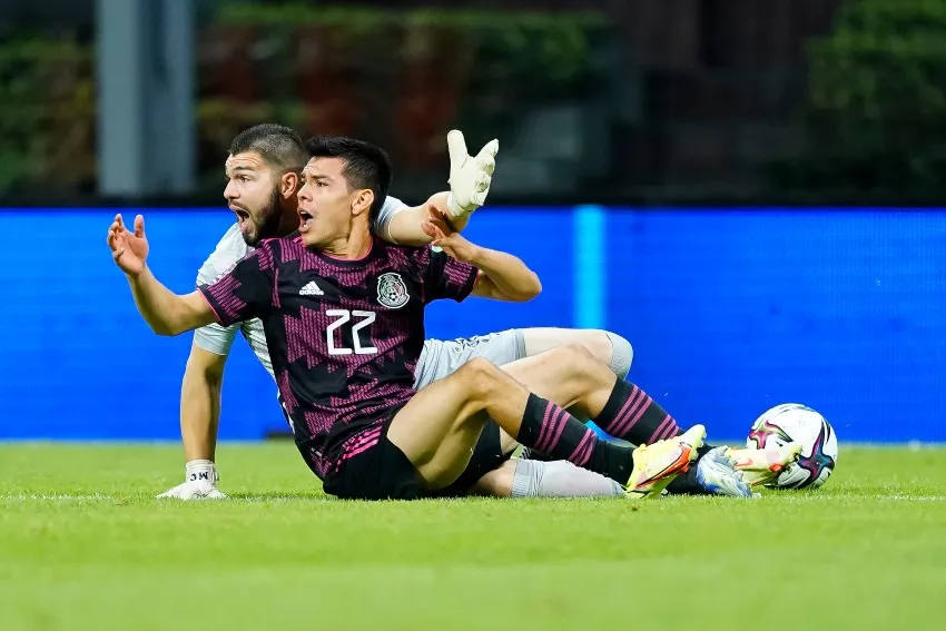 Jugada polémica entre Crépeau y Lozano