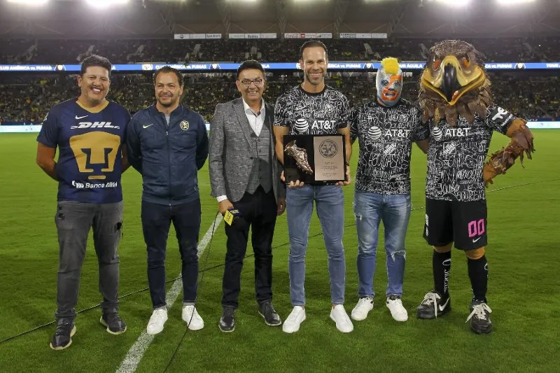 Homenaje a Zague previo al América vs Pumas