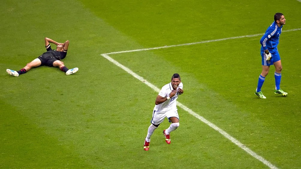 Carlo Castly en acción ante México