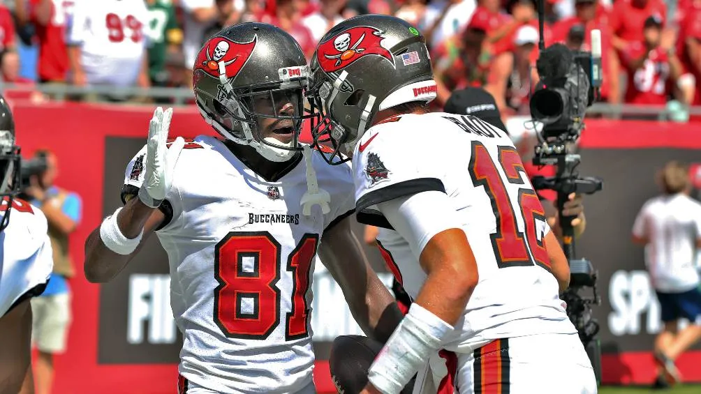 AP Los jugadores de los Buccaneers celebrando una anotación