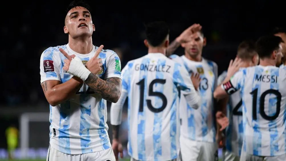 Lautaro Martínez celebrando un gol