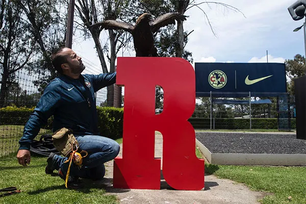 AGENCIA RÉCORD | MIGUEL PONTÓN El águila a las afueras de Coapa