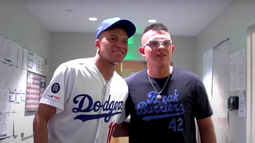 ESPECIAL Mbappé con Julio Urías