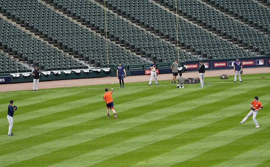 Equipo de Astros durante calentamiento en el Guaranteed Rate Field