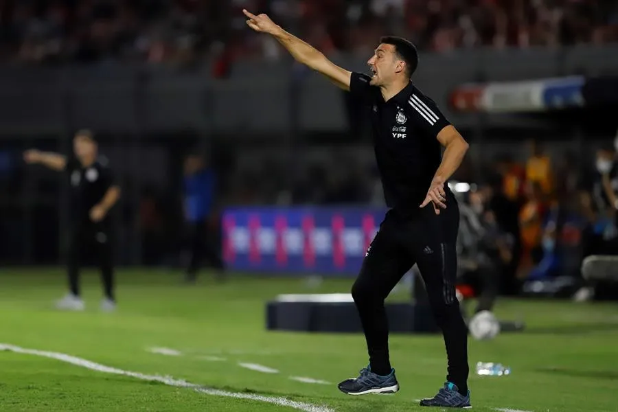 Lionel Scaloni durante un partido con Argentina