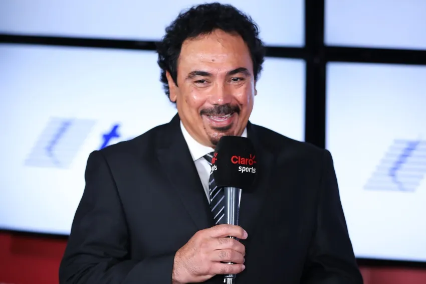 Hugo Sánchez en una conferencia