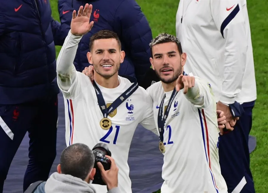 Los hermanos Hernández tras ganar la Nations League