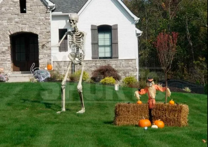 TMZ.COM Así luce la decoración en el jardín del defensivo