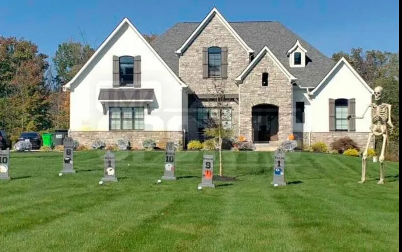 TMZ.COM Así luce la decoración en el jardín del defensivo