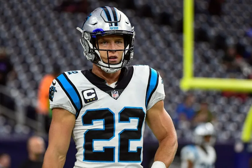 AP Christian McCaffrey en un partido de las Panteras