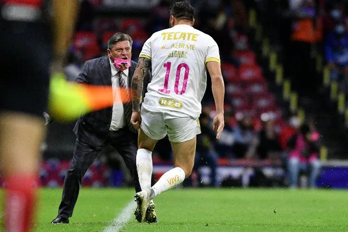 André-Pierre Gignac celebrando su anotación con Herrera