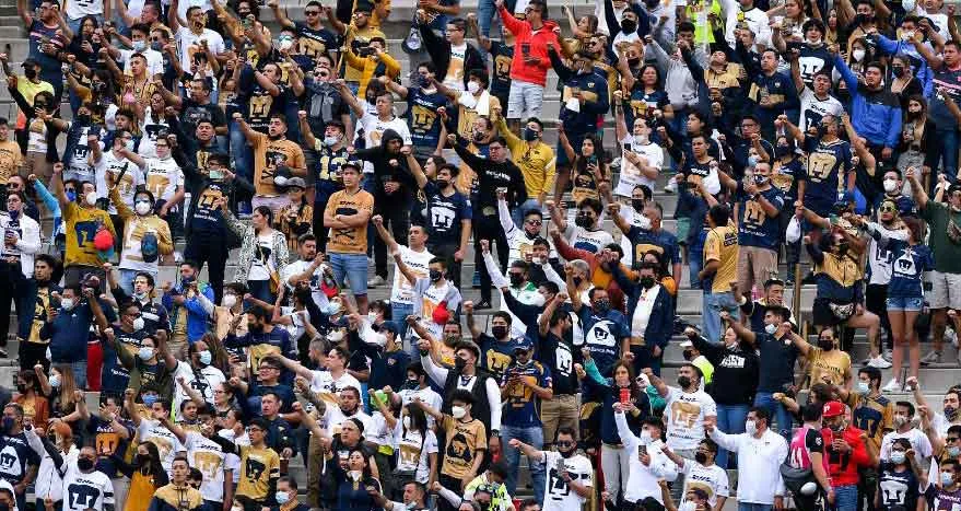 Afición de los universitarios en CU