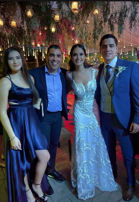 TWITTER @CHIQUIMARCOMX Andrés Vaca y Gina Holguín contrajeron matrimonio