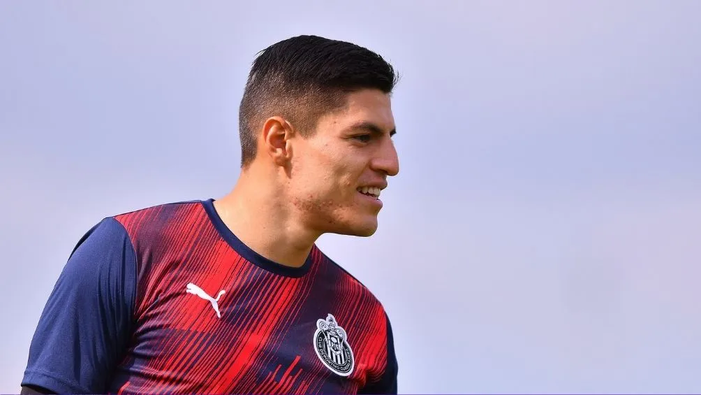 Cisneros en entrenamiento con Chivas