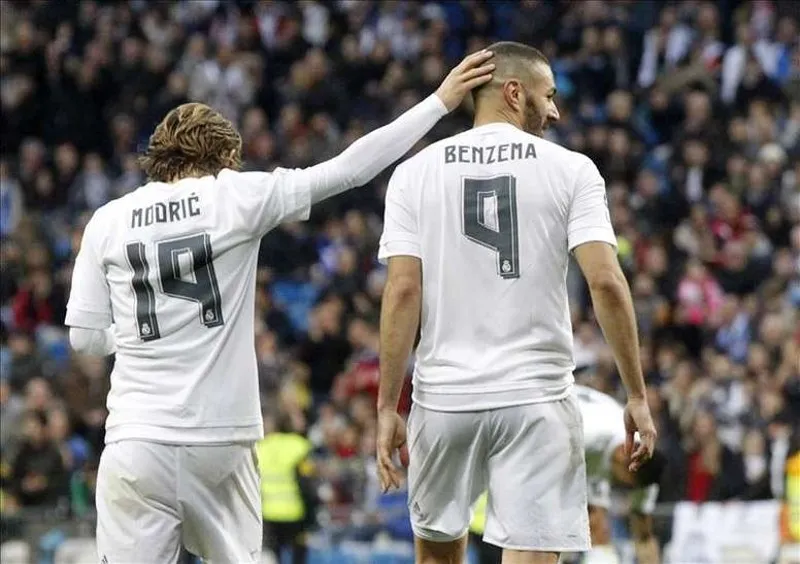 Modric y Benzema durante un partido con el Madrid