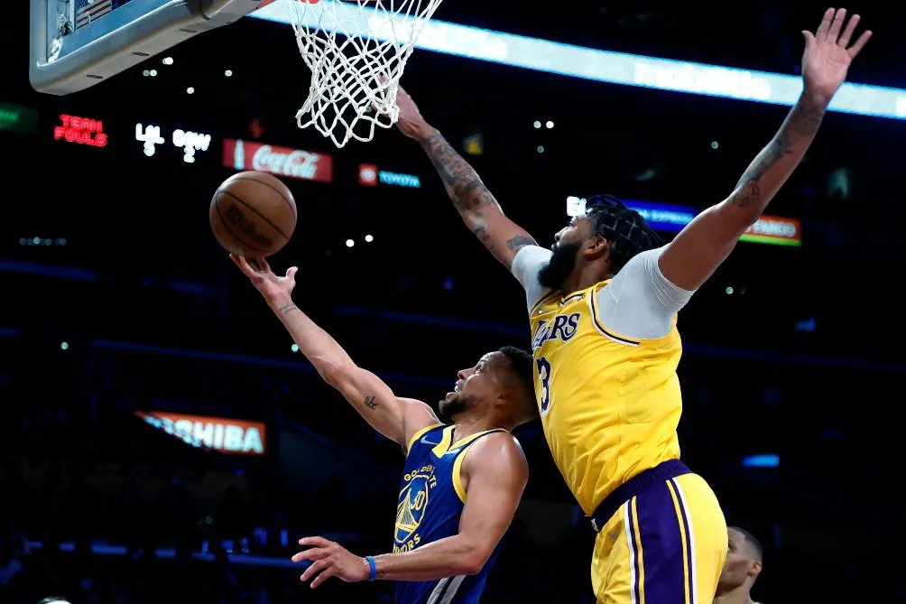 Stephen Curry en acción con Golden State