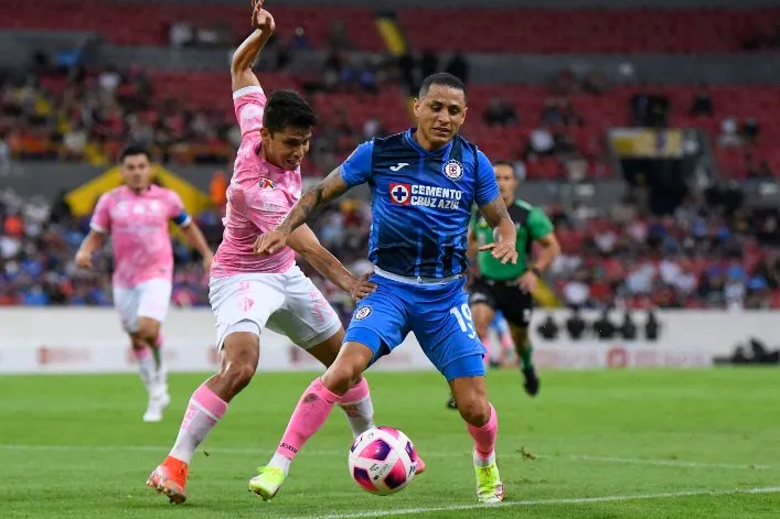 IMAGO7 Diego Barbosa y Yoshimar Yotún durante el partido