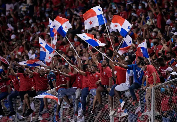 AP Aficionados de la selección canalera durante el juego vs EU