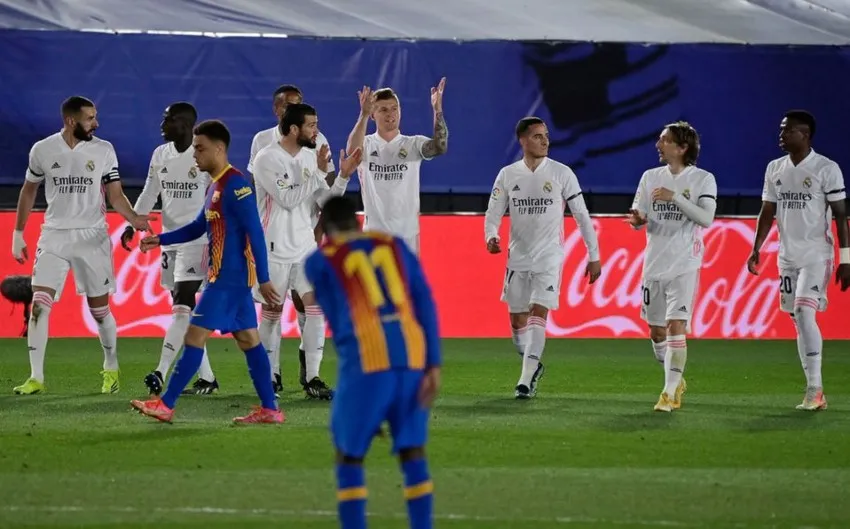 Un partido entre el Real Madrid y el Barcelona