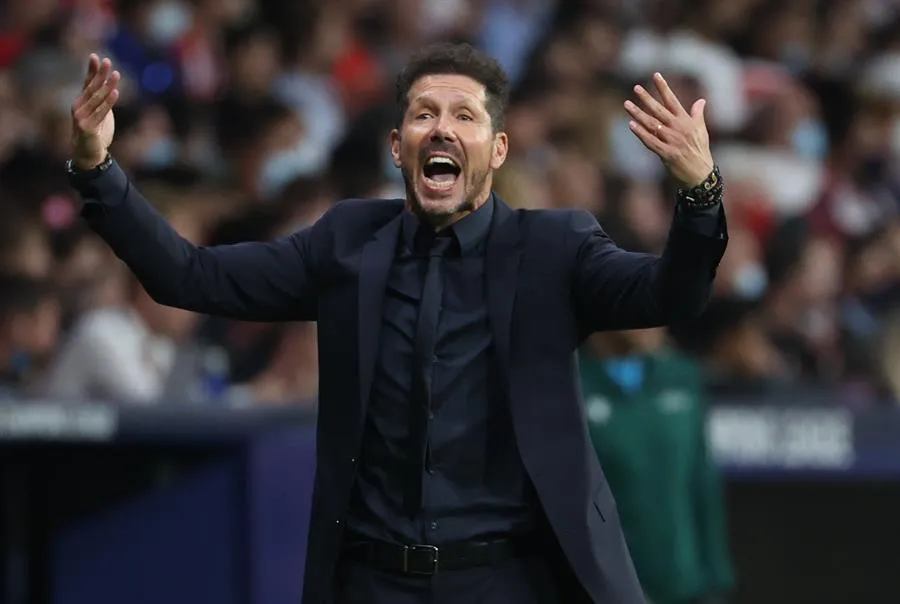 Diego Simeone durante un partido con el Atlético