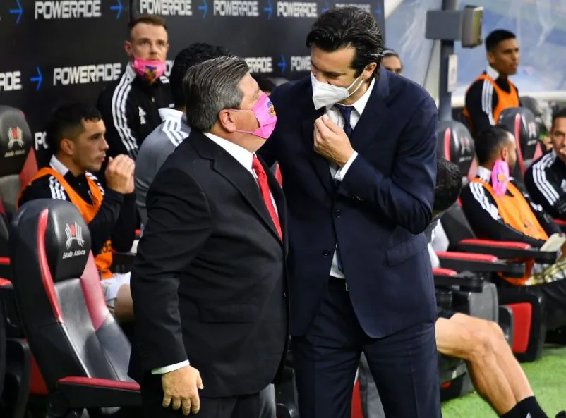 IMAGO7 Piojo Herrera y Solari intercambian palabras