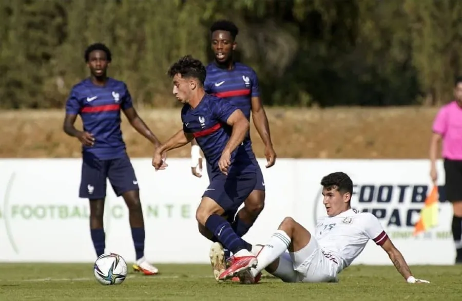 Diego Abreu durante un partido con el Tri