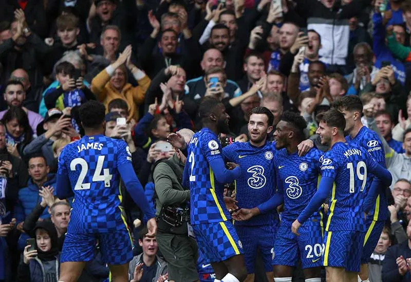 Jugadores del Chelsea festejan una anotación ante el Norwich City