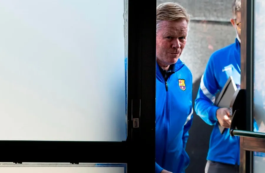 El puesto del técnico neerlandés está en riesgo en el Clásico