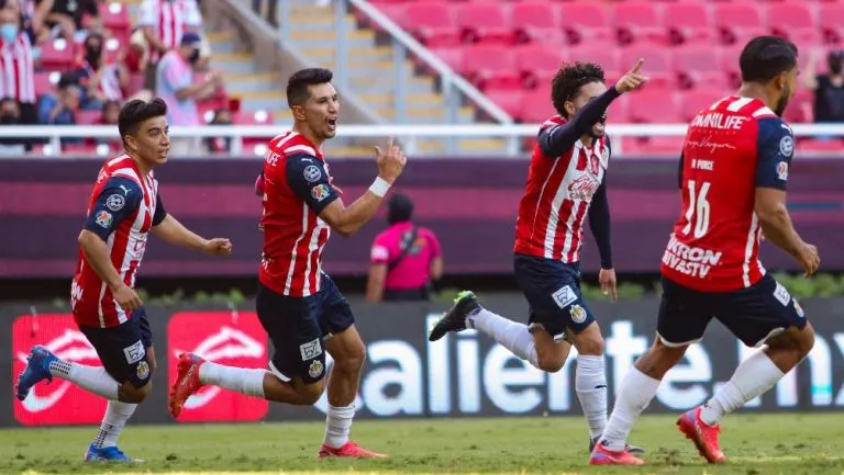 César Huerta abrió el marcador para las Chivas
