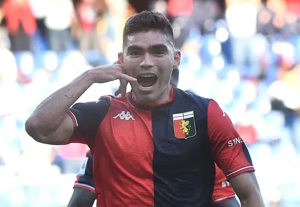 Johan Vásquez tras su gol con Genoa