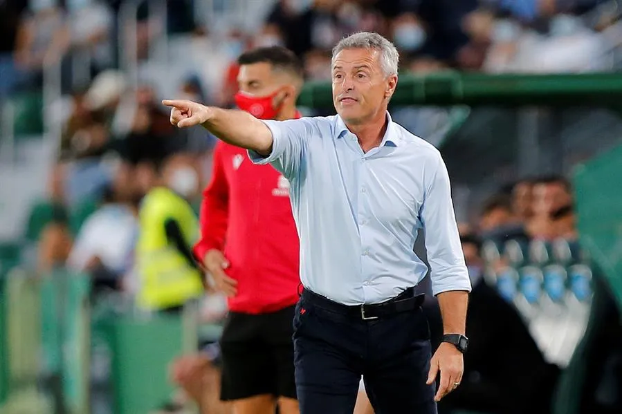 EFE Fran Escribá durante un partido con Elche