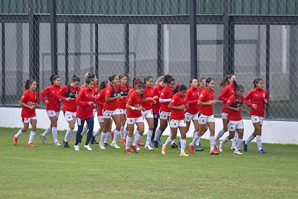 Jugadoras de Chivas en un entrenamiento