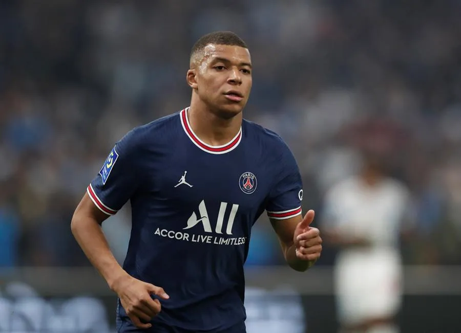 Kylian Mbappé durante un partido con el PSG
