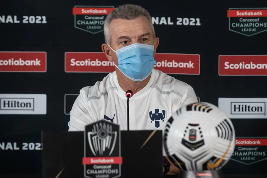 Javier Aguirre en conferencia de prensa
