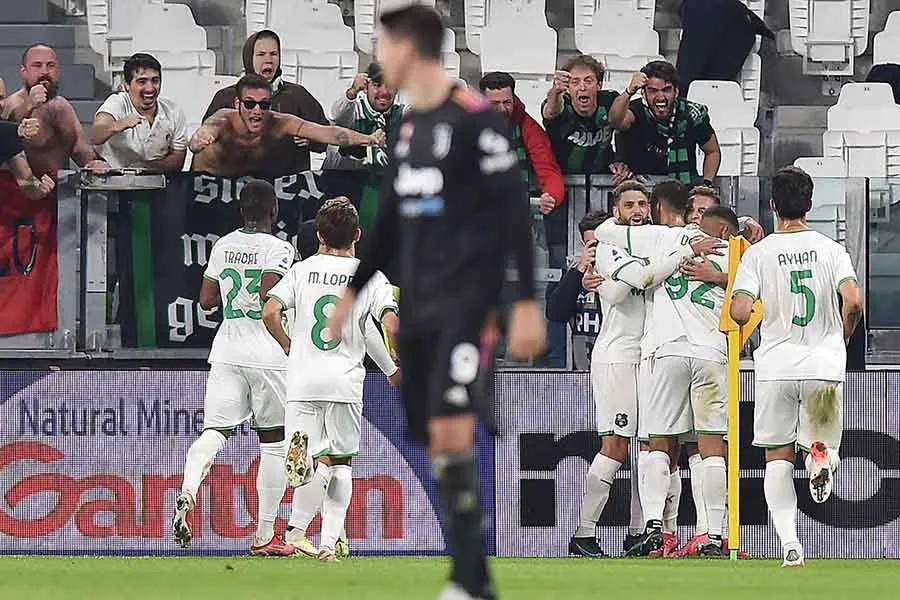Jugadores del Sassuolo celebran el primer gol