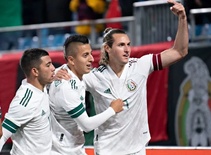 Jugadores del Tri en festejo